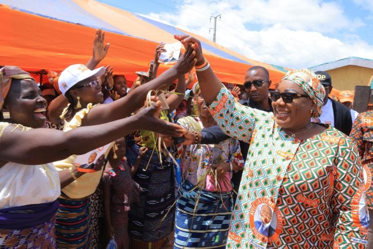 Côte d’Ivoire : Campagne présidentielle dans la Région du cavally/ Anne Ouloto convainc le monde rural à voter Ouattara